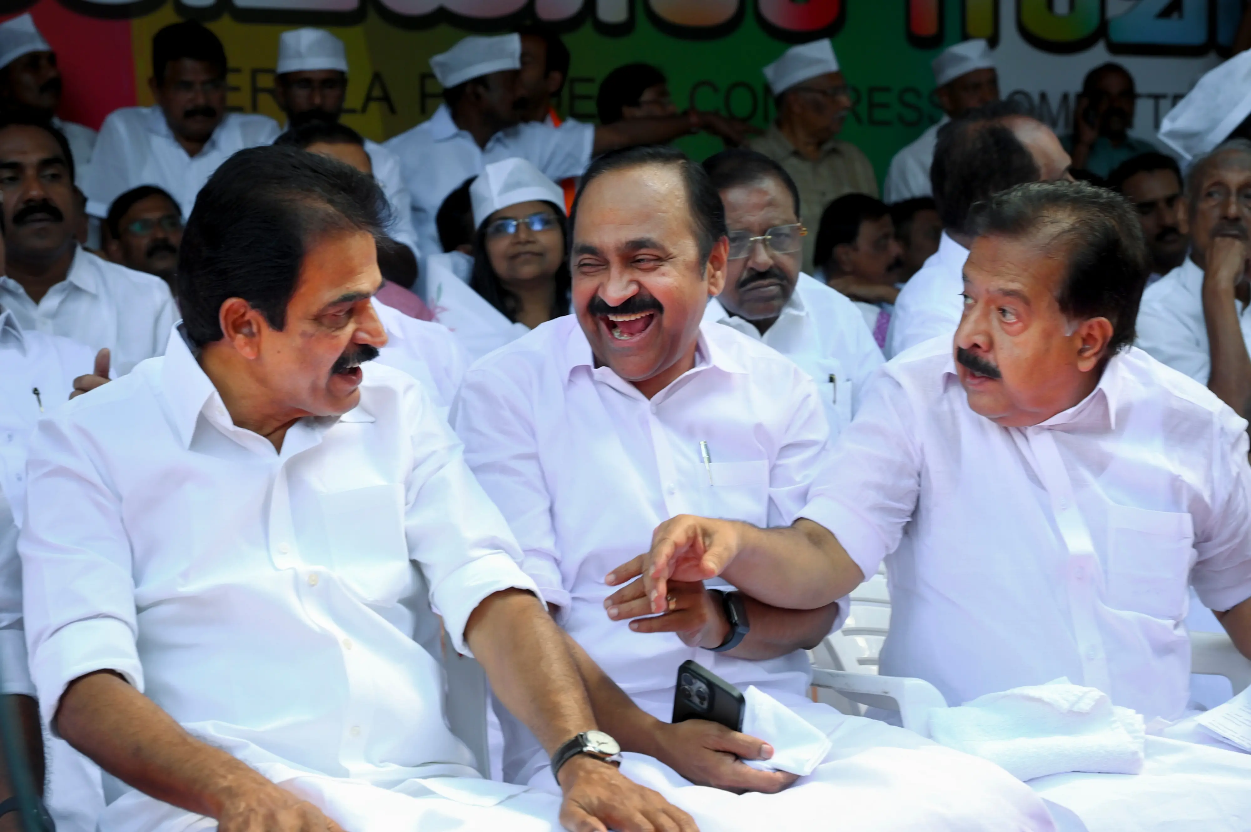 കെ.സി. വേണുഗോപാൽ, വി.ഡി. സതീശൻ, രമേശ് ചെന്നിത്തല | Photo:PTI