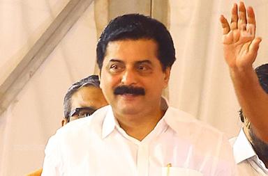 ‘മുഖ്യമന്ത്രി റോഷിയെ ഭീഷണിപ്പെടുത്തി മുന്നണിയിൽ നിർത്തി’; തോൽവി റോഷി അഗസ്റ്റി കാരണമെന്ന് വിമർശനം
