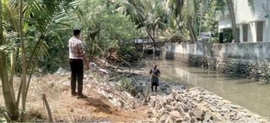 പുഴനികത്തി നിർമാണം: പോലീസ് ജോലി നിർത്തി