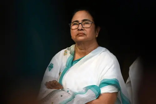 മമത ബാനർജിയുടെയും അനന്തരവൻ അഭിഷേക് ബാനർജിയുടെയും സുരക്ഷാക്രമീകരണങ്ങൾ വെട്ടിക്കുറച്ചു