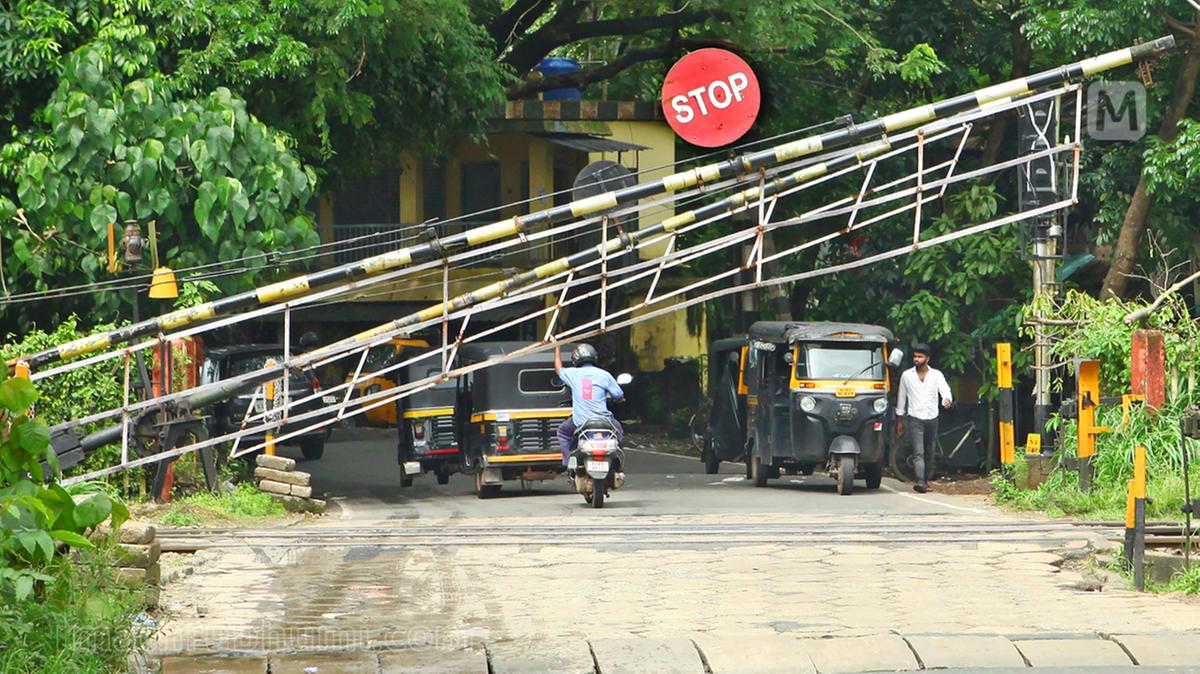 Driving through closing railway gates? Licence may be suspended under ...