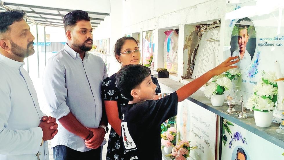പാമ്പുകടിയേറ്റ അനോഷ് വീട്ടിലേക്ക് മടങ്ങി; ആൽജോയുടെ ഓർമ്മകളുമായി കടമ്പോട് ഗ്രാമം