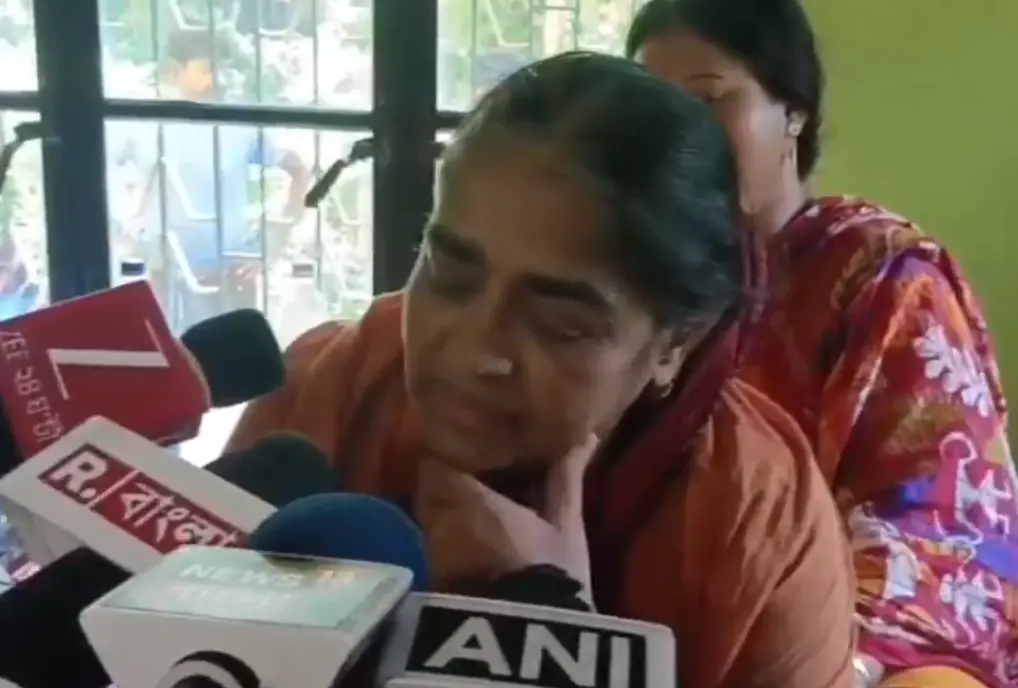 Hasirani Rath, mother of murdered BJP leader Suvendu Adhikari's aide Chandranath Rath, breaks down while speaking to the media after her son was shot dead in North 24 Parganas' Madhyamgram.