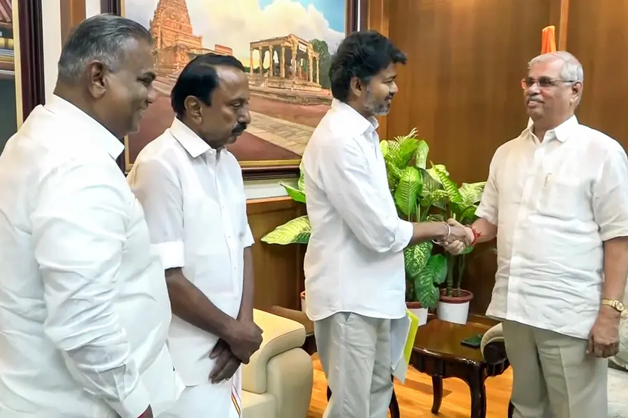 118 എംഎൽഎമാരുടെ ഒപ്പ് വേണം, കടുംപിടിത്തത്തിൽ ഗവർണർ; പ്രതിഷേധമുയരുന്നു