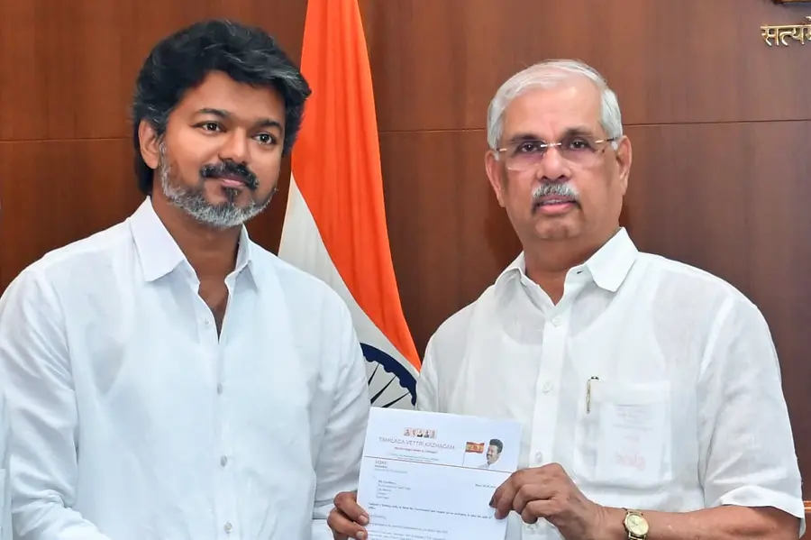 സർക്കാർ രൂപവത്കരിക്കാൻ വിജയ്യെ അനുവദിക്കണം, ഗവർണറോട് ഇടതുപക്ഷം; പിന്തുണ പ്രഖ്യാപിച്ചേക്കും