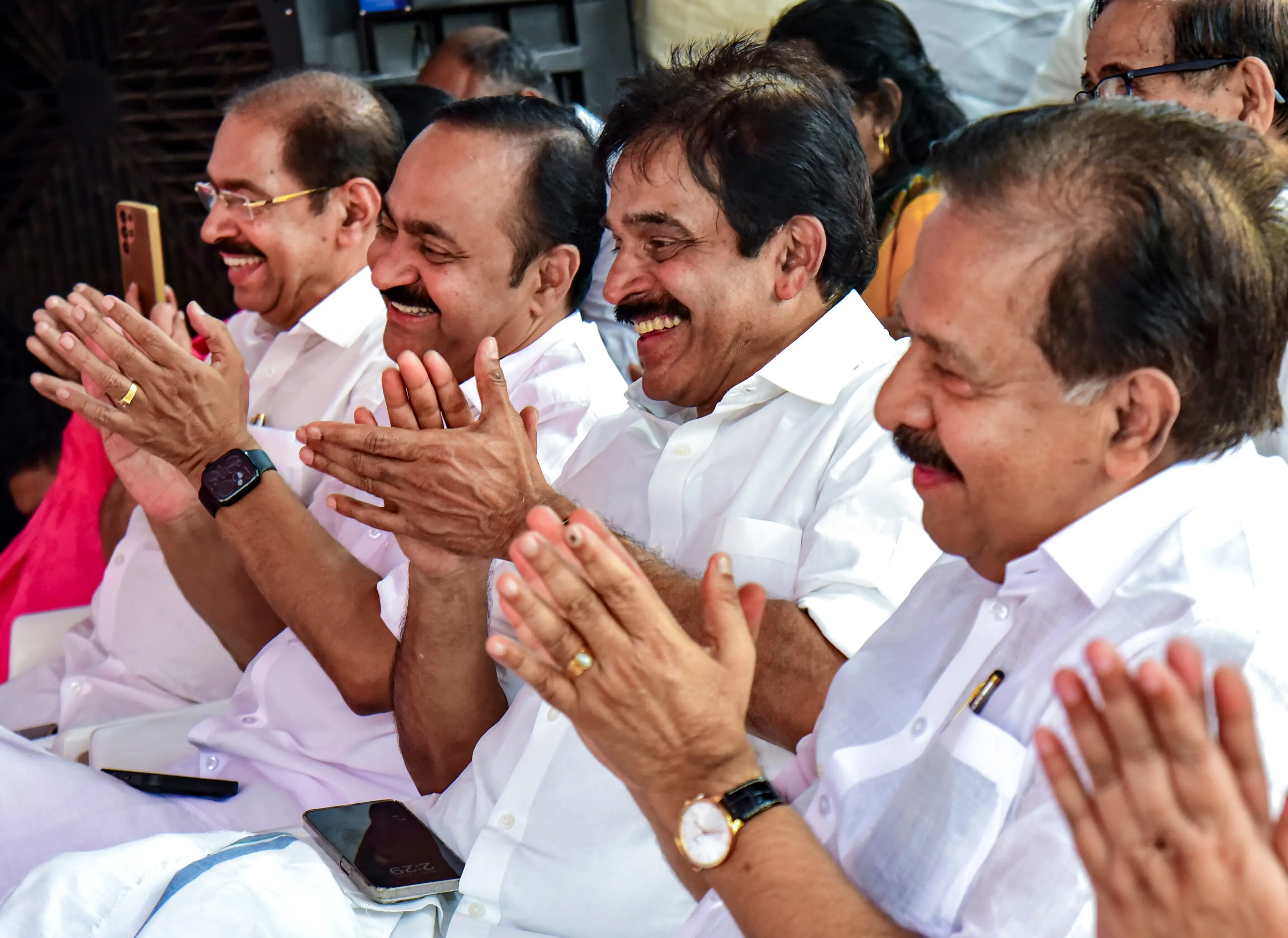 കെപിസിസി അധ്യക്ഷന്‍ സണ്ണി ജോസഫ്, കോണ്‍ഗ്രസ് നേതാക്കളായ വി.ഡി.സതീശന്‍, കെ.സി.വേണുഗോപാല്‍,രമേശ് ചെന്നിത്തല എന്നിവര്‍ |ഫോട്ടോ:PTI