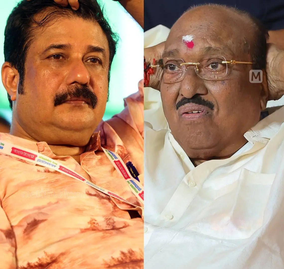 എ.എം. ആരിഫ്, വെള്ളാപ്പള്ളി നടേശൻ| Photo: Mathrubhumi