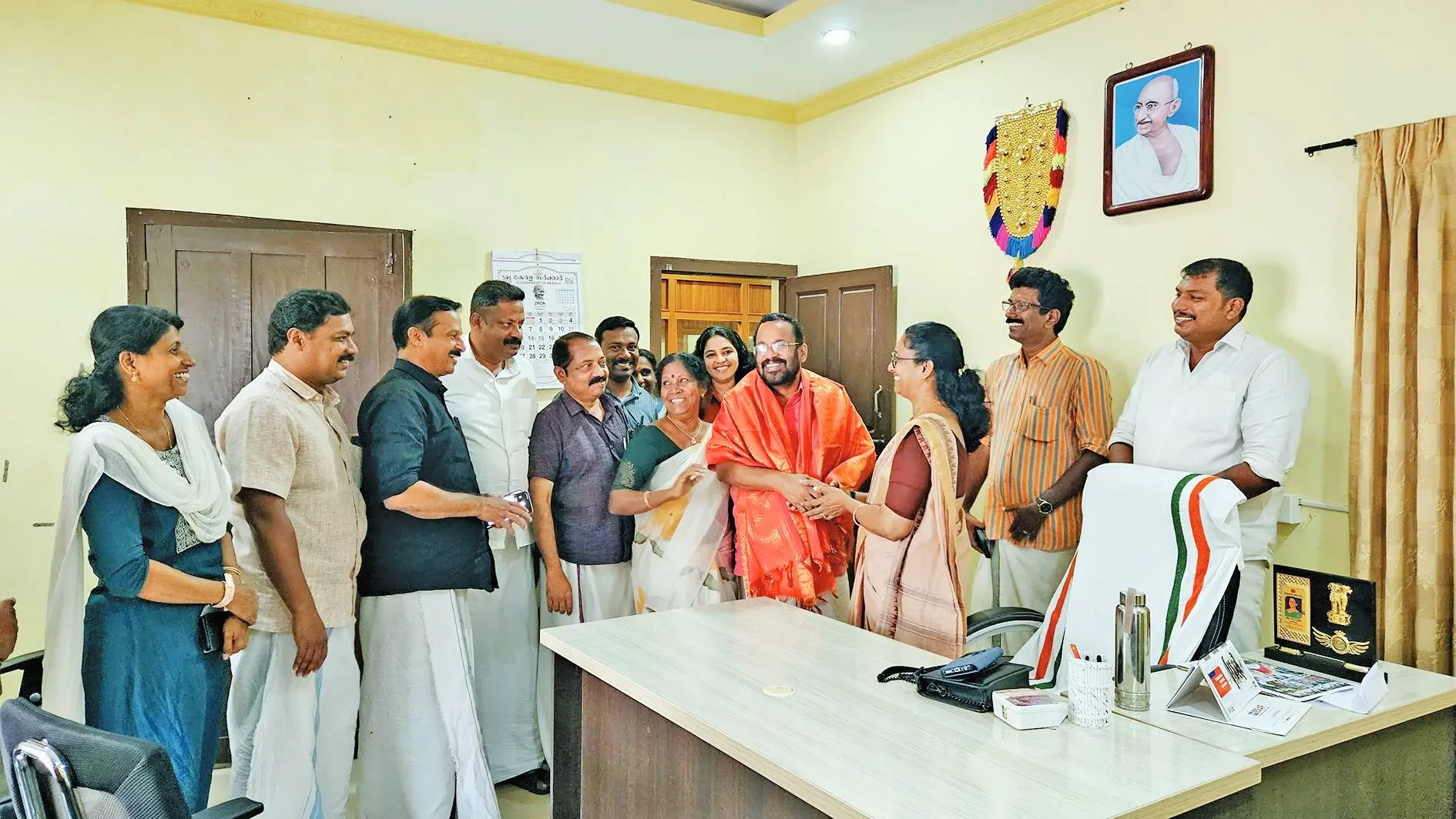 പാണഞ്ചേരി പഞ്ചായത്തിൽ കെ. രാജനെ പഞ്ചായത്തു പ്രസിഡന്റും ഭരണസമിതിയംഗങ്ങളും സ്വീകരിച്ചപ്പോൾ