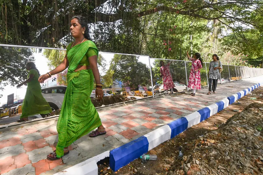 Mysuru Installs Mirror-Like Steel Sheets to Stop Public Urination Near  KSRTC Bus Stand | Mathrubhumi English