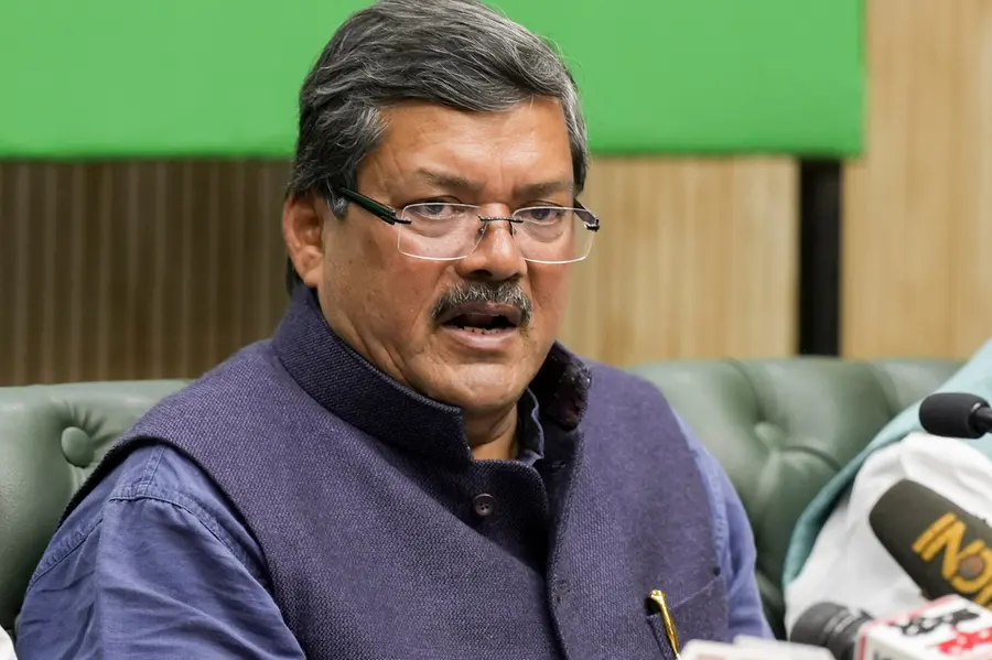 'അത് യഥാർത്ഥ പട്ടികയല്ല'; പുറത്തുവന്ന രേഖ തള്ളി മുകുൾ വാസ്നിക്; റിപ്പോർട്ട് ഖാർഗെയ്ക്ക് കൈമാറി