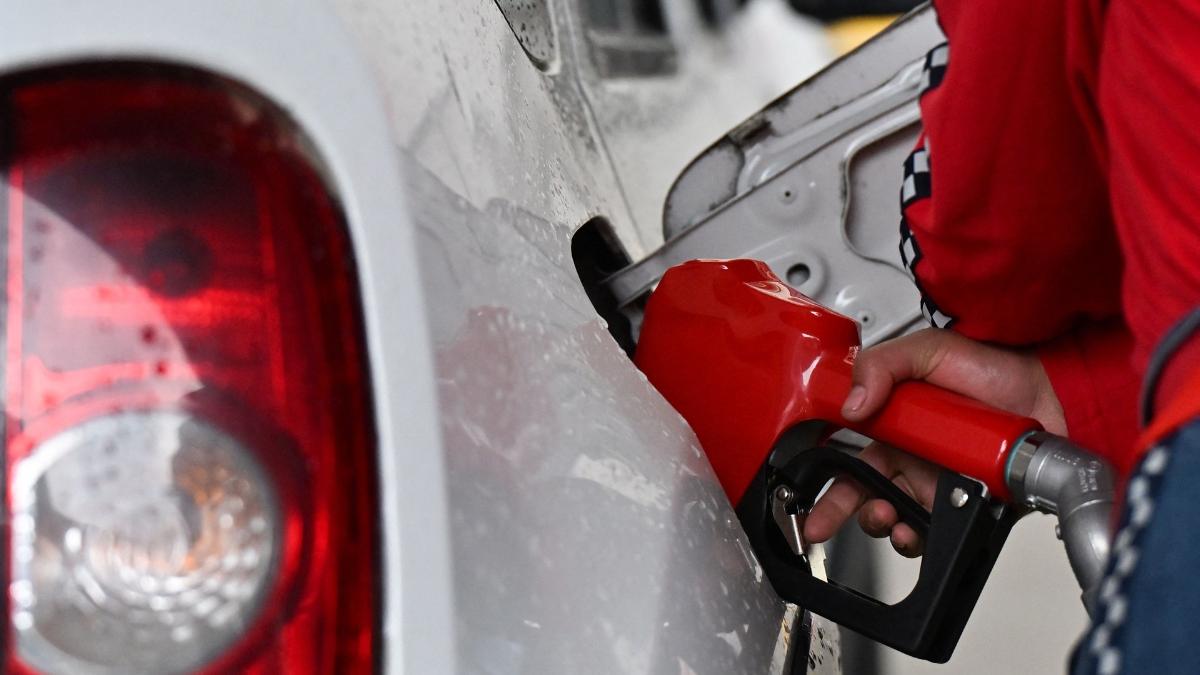 Rs 1,000 crore a day: India’s oil firms bleed to keep petrol prices frozen