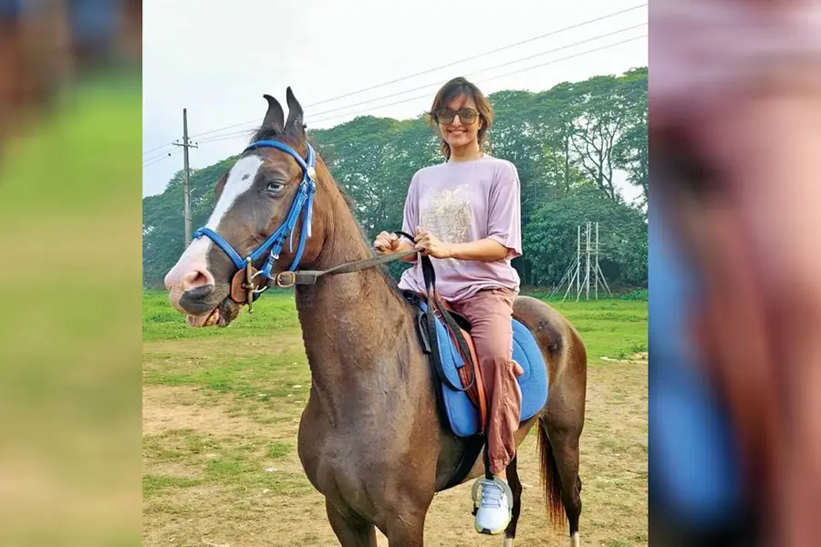 പുലർച്ചെ അഞ്ചുമണിക്ക് ബൈക്കിലെത്തും, പിന്നെ കുതിരസവാരി; ആരും തിരിച്ചറിയാതെ മഞ്ജുവിന്റെ സാഹസിക പഠനം