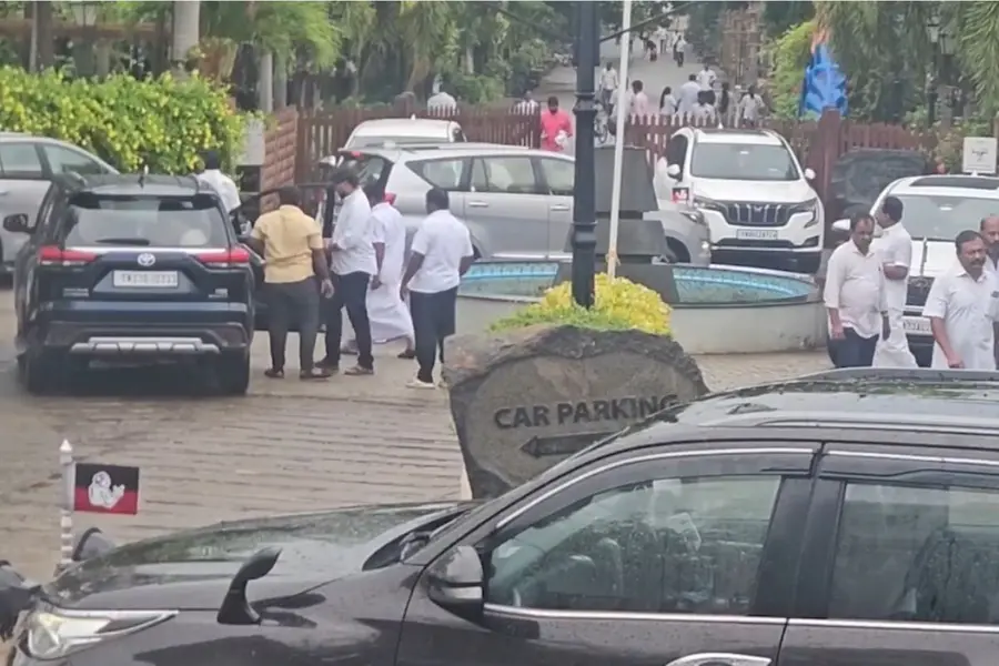 AIADMK MLAs exit Puducherry resort