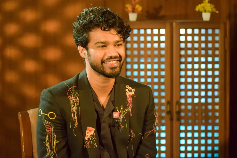 ഇർഫാൻ ഖാന്റെ മകൻ ബബിൽ ഖാൻ മലയാളത്തിലേക്ക്; നായികമാരായി അപർണ്ണാ ബാലമുരളിയും ആത്മീയയും