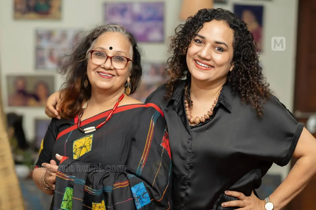 മുത്തുമണി അമ്മ ഷേർളിക്കൊപ്പം