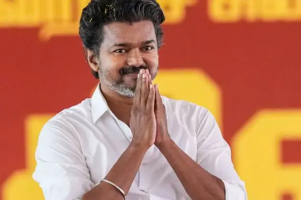 സിനിമയിൽ നിന്ന് അധികാരത്തിലേക്ക്: തമിഴ്‌നാടിന്റെ പുതിയ മുഖ്യമന്ത്രിയായി ദളപതി വിജയ് | Thalapathy Vijay's Historic Victory: From Cinema Icon to Tamil Nadu CM | Mathrubhumi