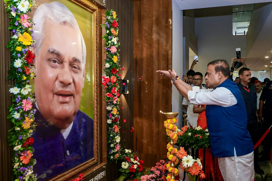 അസം മുഖ്യമന്ത്രിയായി ഹിമന്ത ബിശ്വ ശർമ തുടരും; സത്യപ്രതിജ്ഞ 12-ന്