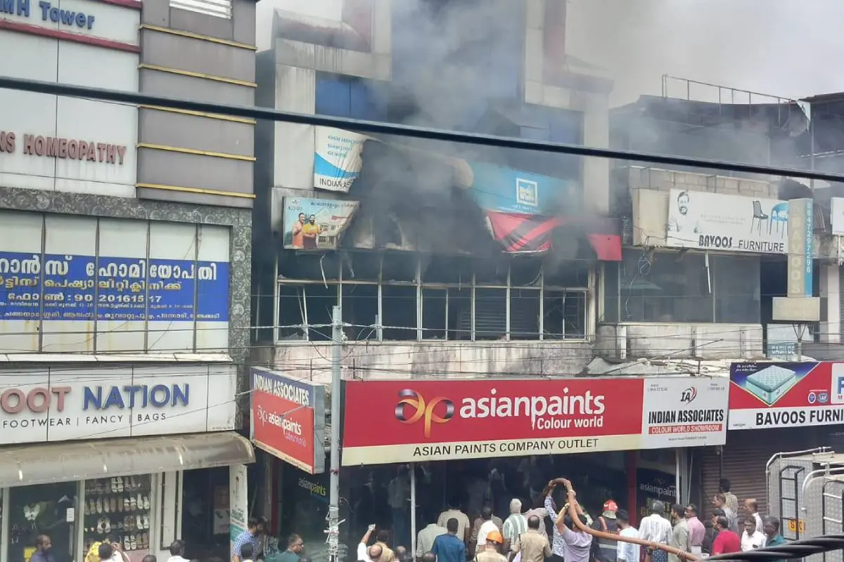 Visuals of the fire incident at the building that housed the Asian Paints outlet in Ramanattukara