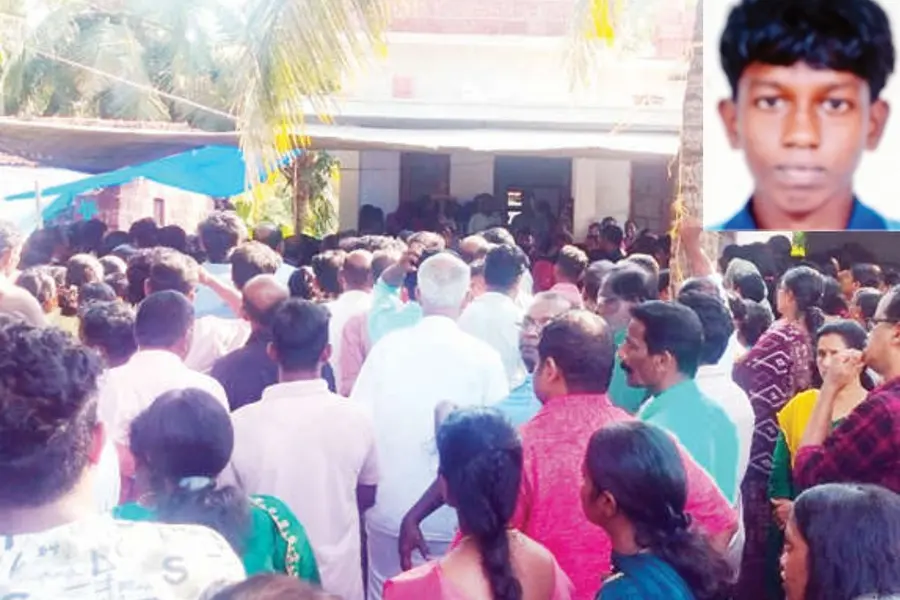 പാളം കടക്കവെ വന്ദേഭാരത് എക്സ്പ്രസ് തട്ടി വിദ്യാർഥി മരിച്ചു; വണ്ടിയുടെ ശബ്ദം കേട്ടില്ലെന്ന് കുട്ടികൾ