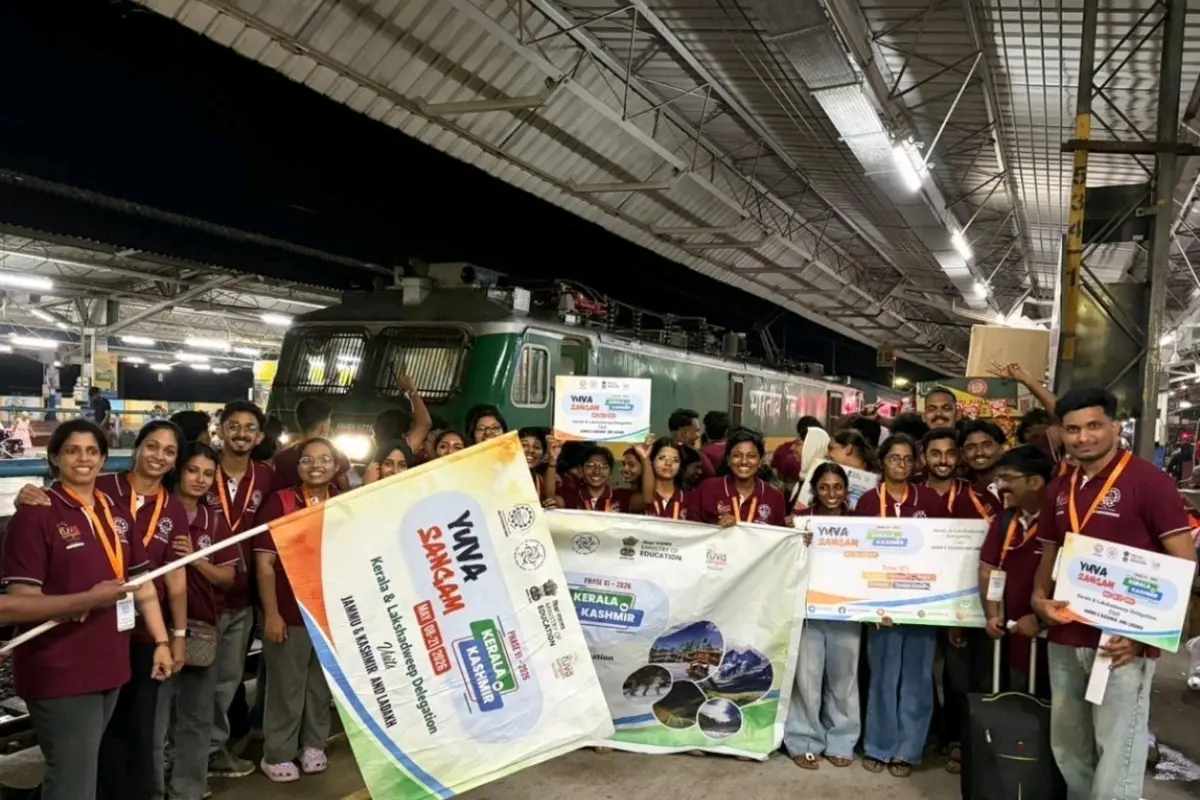 Kerala & Lakshadweep Delegation Particpants boarding train to Jammu Tawi from Palakkad Railway Station