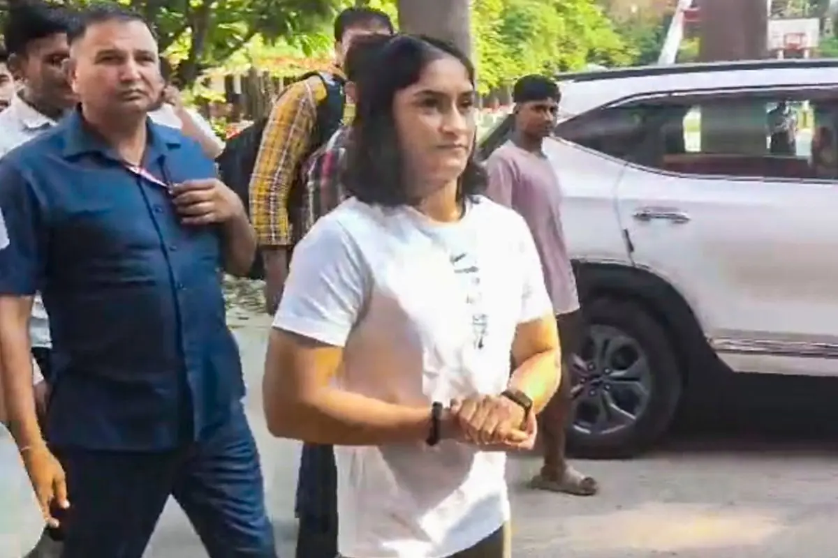 Wrestler Vinesh Phogat arrives at the venue of the National Open Ranking Wrestling Tournament amid a row over her eligibility and the Wrestling Federation of India's show-cause notice, in Gonda, Uttar Pradesh. | Photo: PTI
