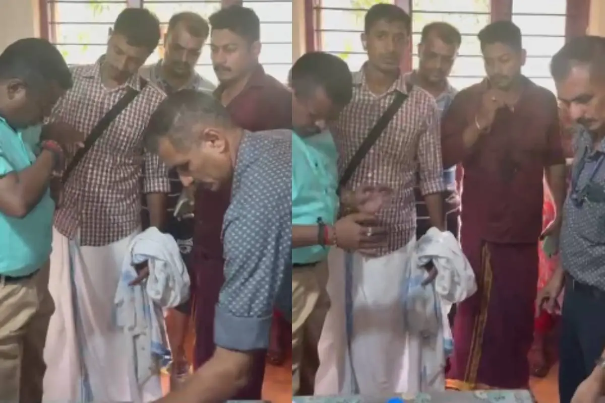 കാരോട് പഞ്ചായത്തിലെ എ സര്ക്കിള് വില്ലേജ് എക്സ്റ്റന്ഷന് ഓഫീസര് സന്ദീപിനെ കൈക്കൂലി വാങ്ങവെ വിജിലന്സ് സംഘം പിടികൂടിയപ്പോള്