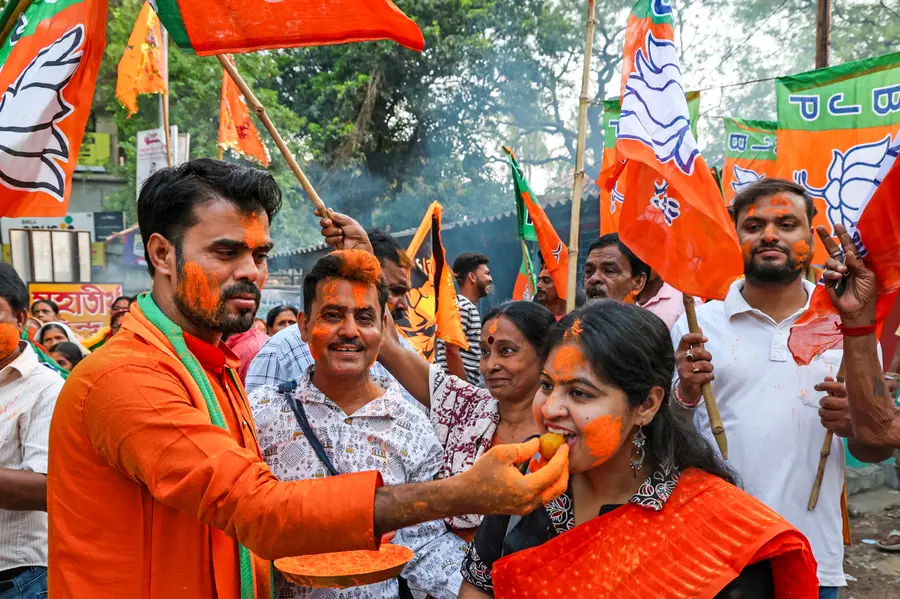 അടിത്തട്ടിൽ RSS ഇളക്കിമറിച്ചു, ഉഴുത് മറിച്ച മണ്ണിൽ BJP വിളയിറക്കി ബംഗാളിൽ ഫലം കൊയ്തു, മമത വീണു