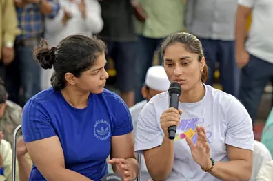 ‘Federation implementing rules to stop her from making a comeback’: Sakshi Malik backs Vinesh Phogat