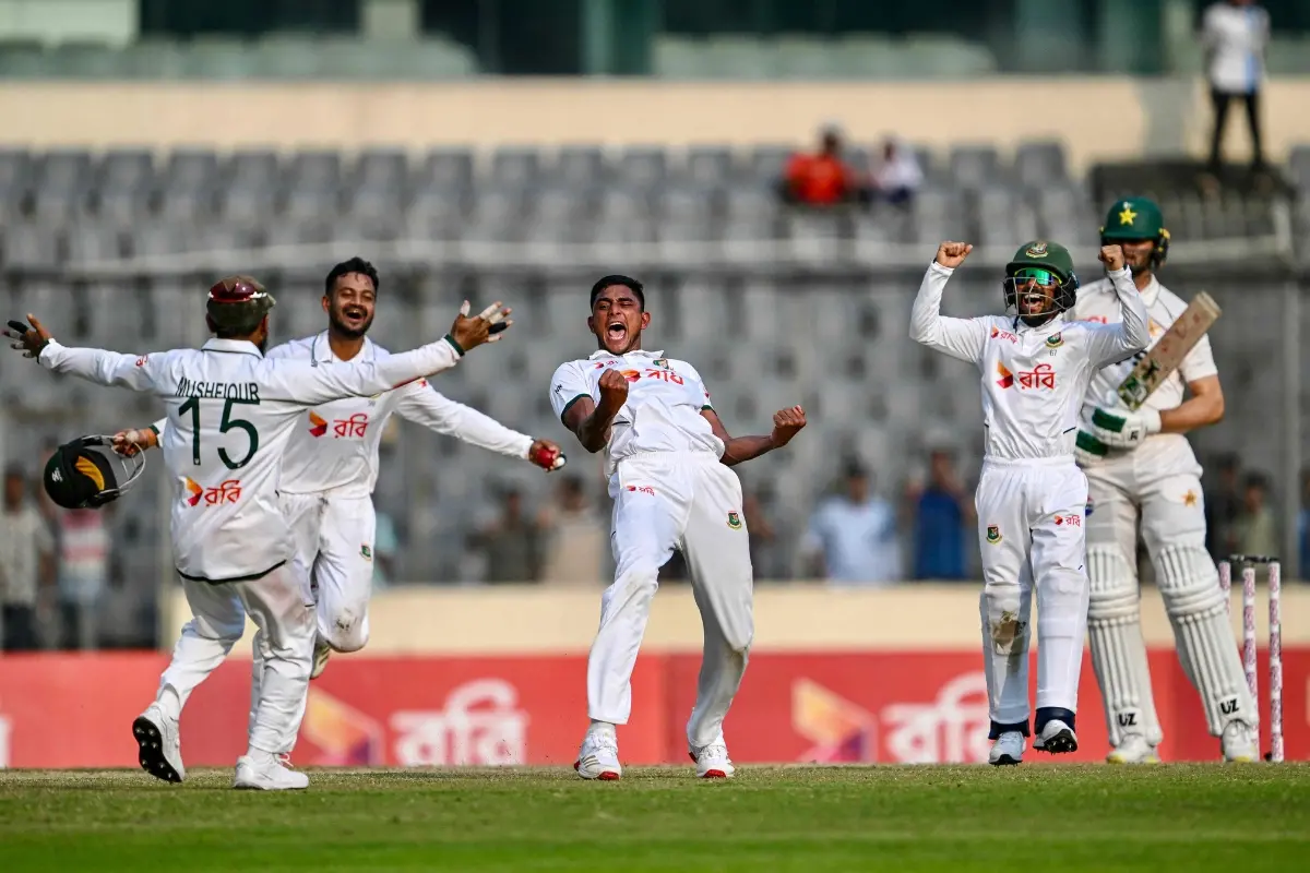 Bangladesh's Nahid Rana (C) celebrates with teammates their team's win at the end of the fifth day of the first Test cricket match between Bangladesh and Pakistan | Photo: AFP