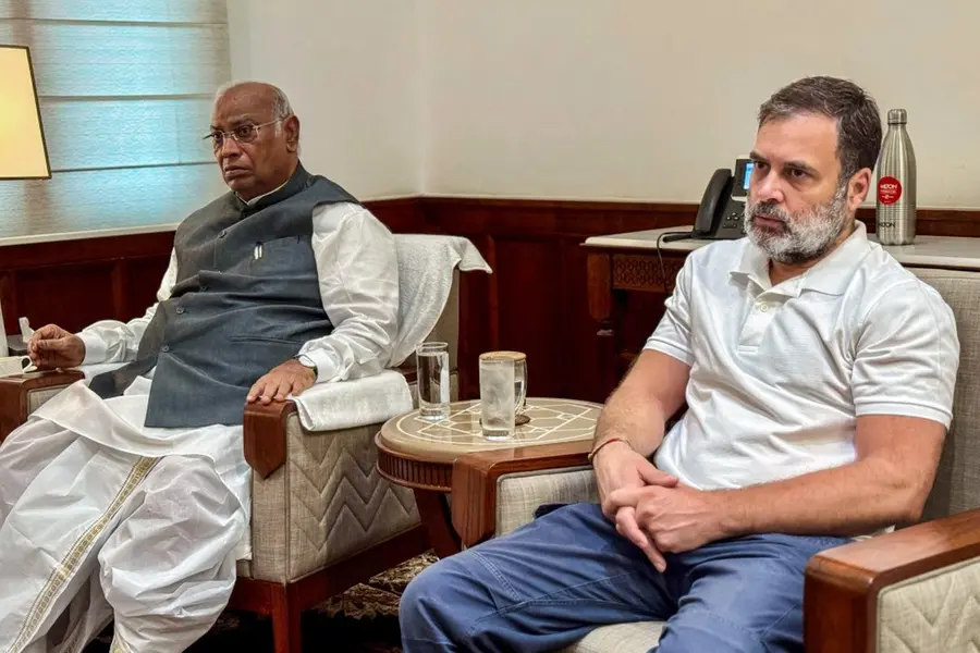 ജനവികാരം ശ്രദ്ധയിൽപ്പെടുത്തിയെന്ന് സുധീരൻ; മുഖ്യമന്ത്രി തീരുമാനം രാഹുൽ-ഖാർഗെ കൂടിക്കാഴ്ചയ്ക്ക് ശേഷം