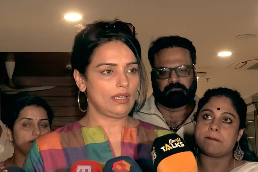 പിരിച്ചുവിട്ട ജീവനക്കാരിയെ തിരിച്ചെടുത്തു; അമ്മയിലെ തൊഴിൽ പീഡന പരാതിയിൽ നടപടി