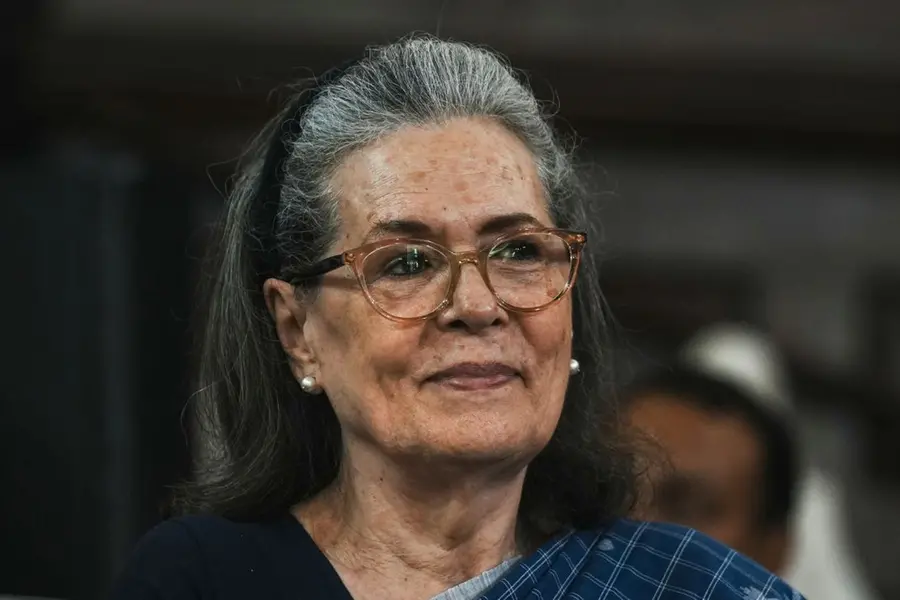 സോണിയാ ഗാന്ധി ആശുപത്രിയിൽ; മുഖ്യമന്ത്രി തീരുമാനത്തിനായുള്ള രാഹുൽ- ഖാർഗെ കൂടിക്കാഴ്ച വൈകും