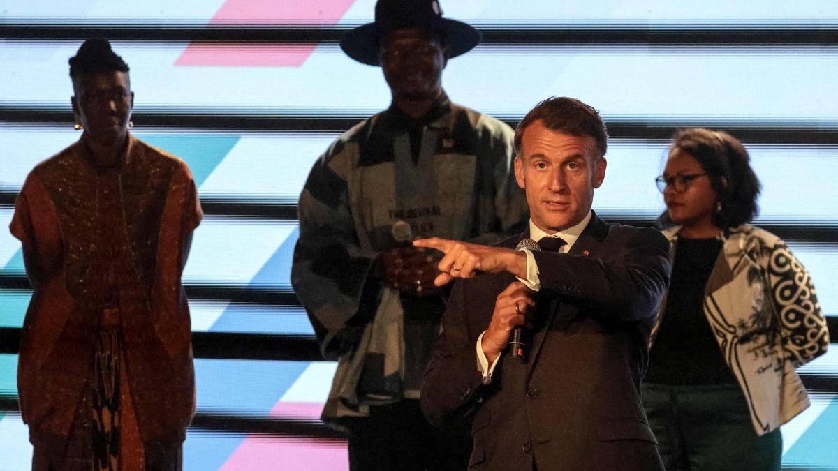 ‘Like a schoolteacher’: French President Macron faces backlash after scolding crowd at Africa Summit | WATCH