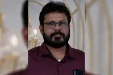 കാട് വെട്ടുന്നതിനിടെ പെരുന്തേനീച്ചയുടെ കുത്തേറ്റ് അധ്യാപകൻ മരിച്ചു; അന്ത്യം ഈ മാസം വിരമിക്കാനിരിക്കേ