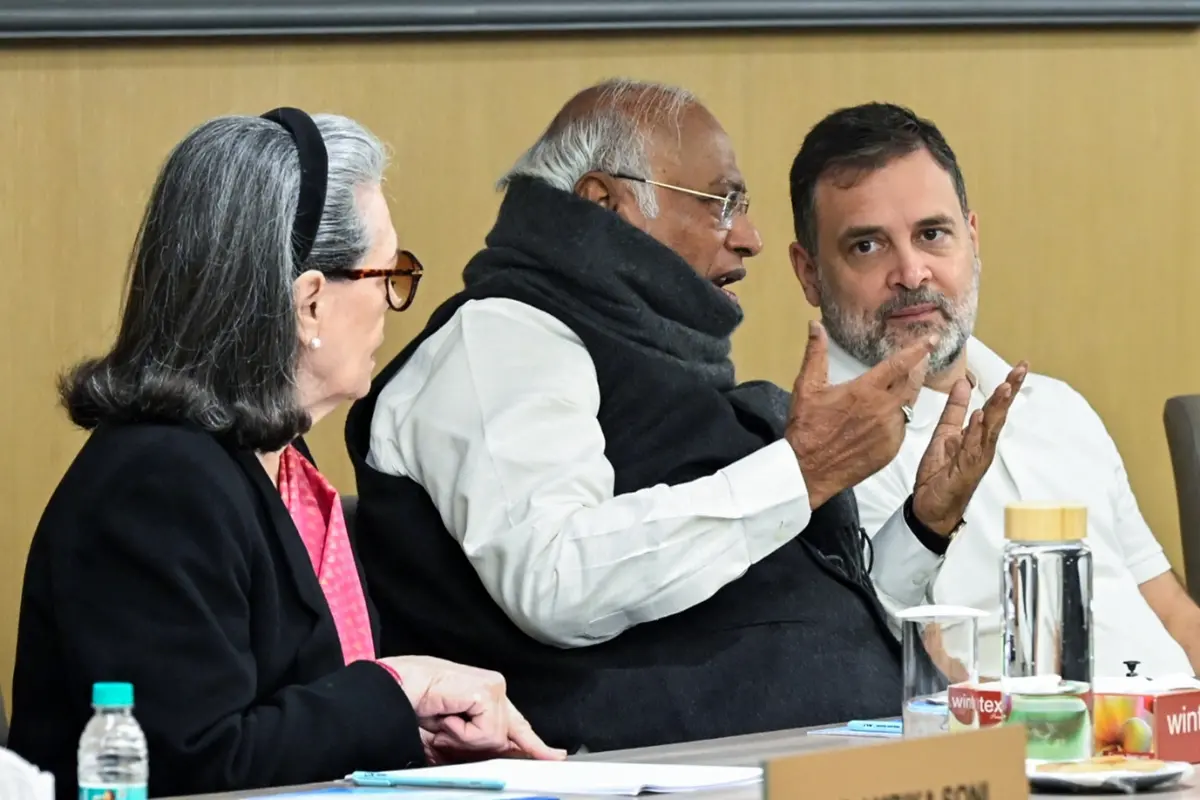 Lok Sabha LoP and Congress MP Rahul Gandhi in a conversation with Congress President Mallikarjun Kharge during the Congress Working Committee (CWC) meeting at Indira Bhawan, in New Delhi.| Photo: ANI