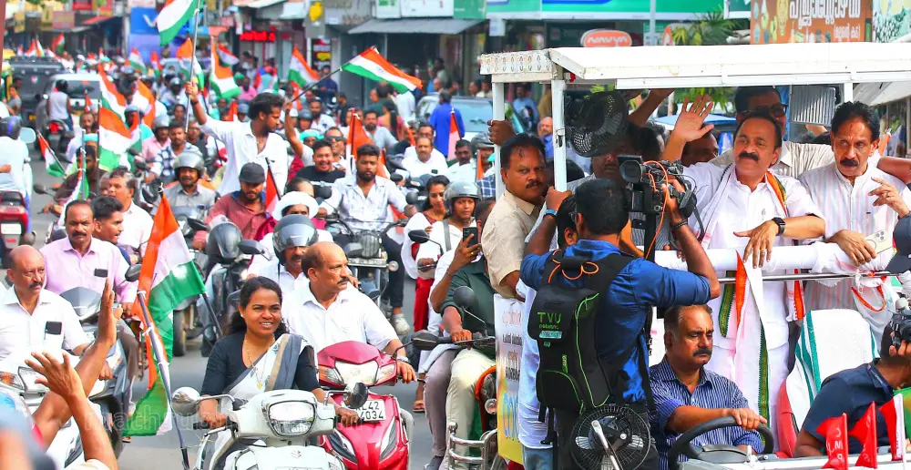 VD Satheesan during the election campaigning | Mathrubhumi