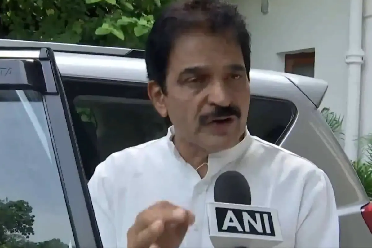 Congress MP KC Venugopal talks to media about the Air India scare (Screengrab: ANI)