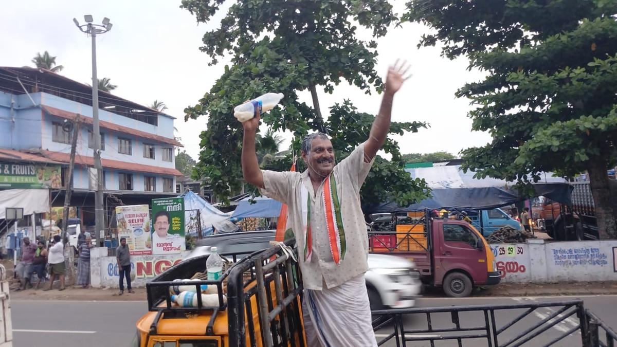 വി.ഡി. സതീശന്റെ മുഖ്യമന്ത്രി പദം: പെട്രോൾ ഭീഷണിയിൽ നിന്ന് പാലഭിഷേകത്തിലേക്ക്