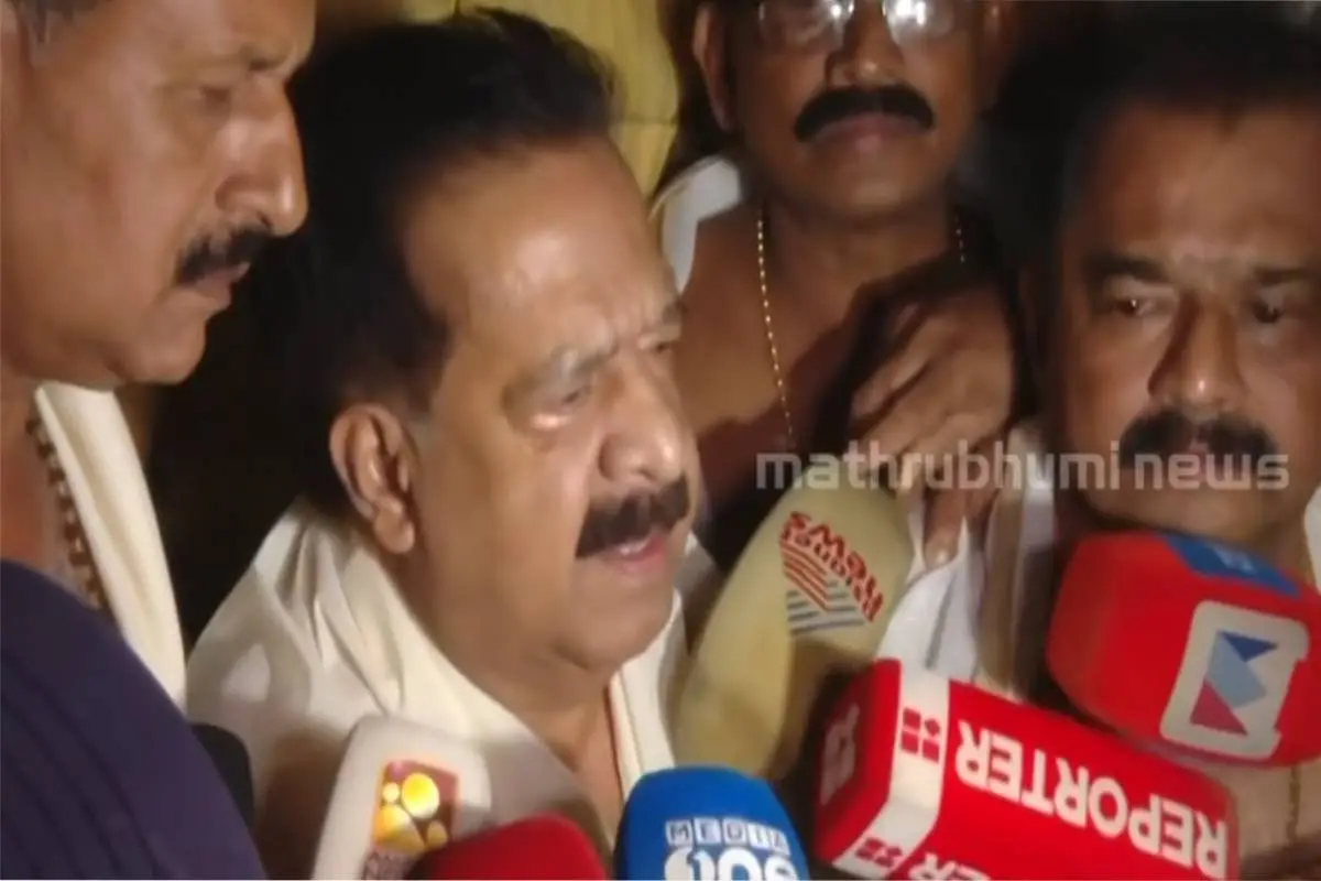 നിയുക്ത എംഎല്എ രമേശ് ചെന്നിത്തല ഗുരുവായൂര് ക്ഷേത്ര ദര്ശനത്തിന് ശേഷം മാധ്യമങ്ങളോട് സംസാരിക്കുന്നു
