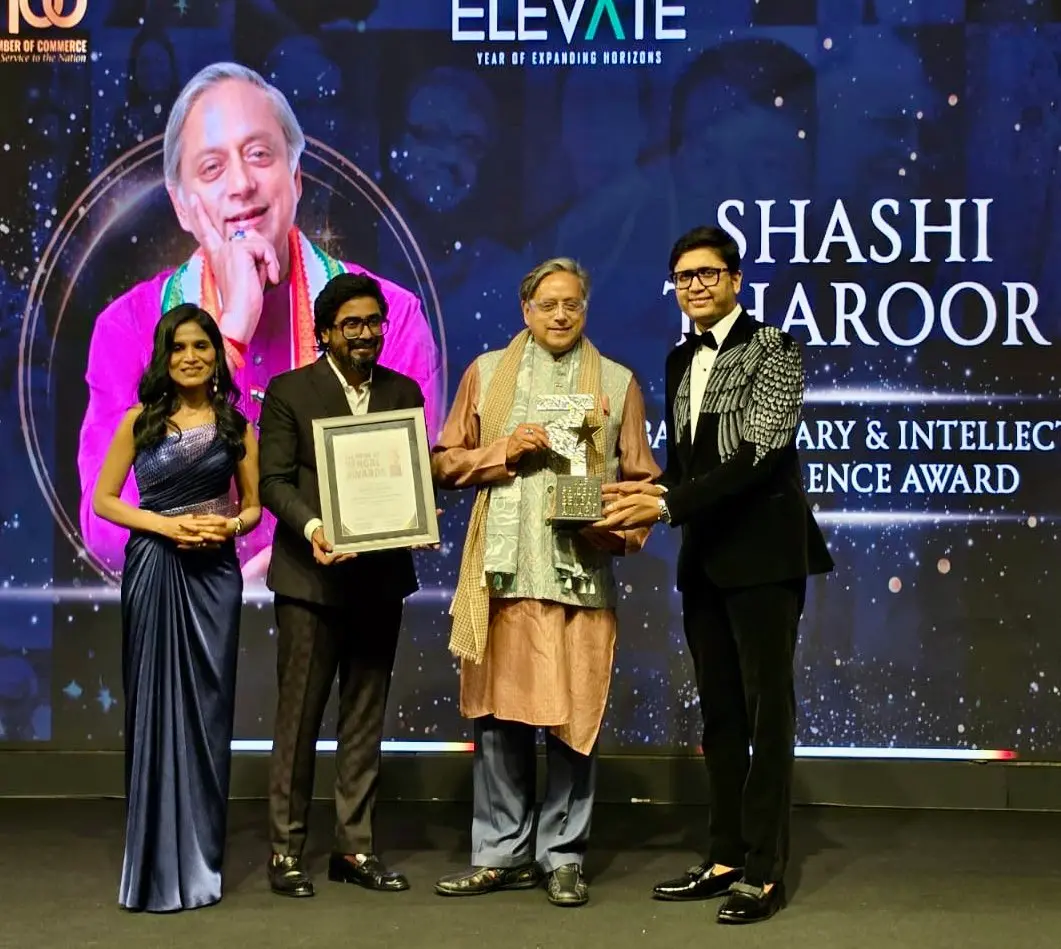 Shashi Tharoor receiving the "Pride of Bengal" award from the Indian Chamber of Commerce's Young Leaders Forum in Kolkata | X