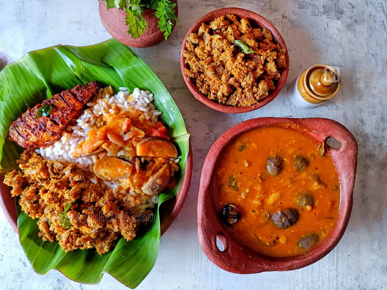 കത്തിരിക്ക സാമ്പാർ, കൂൺ മസാല തോരൻ