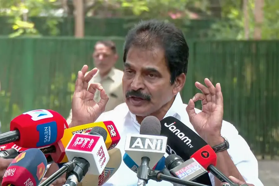 'ഒരുപാട് പിച്ചിച്ചീന്തിയില്ലേ? മതിയായില്ലേ?; കെസി പക്ഷം എന്നൊന്നില്ലെന്നും കെ.സി വേണുഗോപാൽ