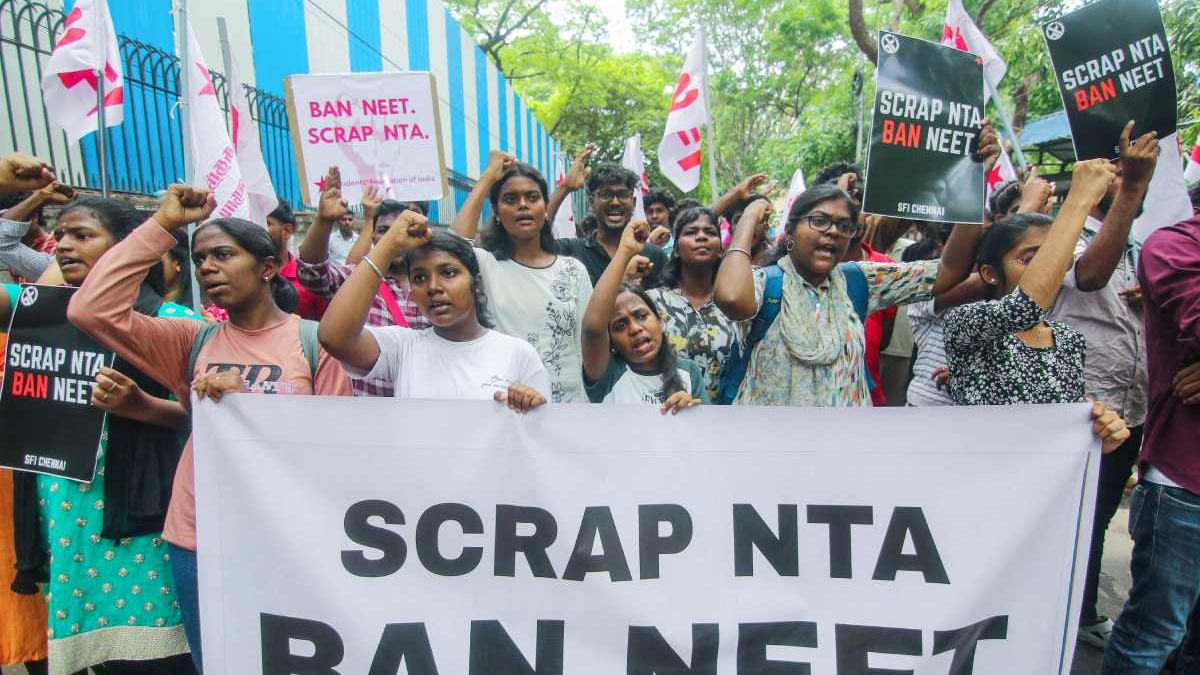 നീറ്റ് ചോദ്യപേപ്പർ ചോർച്ച: ചോദ്യങ്ങൾ തയ്യാറാക്കിയ പ്രൊഫസർ സിബിഐ പിടിയിൽ