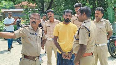 തൃക്കൂറിൽ യുവാവിനെ ചുറ്റികകൊണ്ട് ആക്രമിച്ച സംഭവം: പ്രതിയുമായി പോലീസ് തെളിവെടുപ്പ് നടത്തി