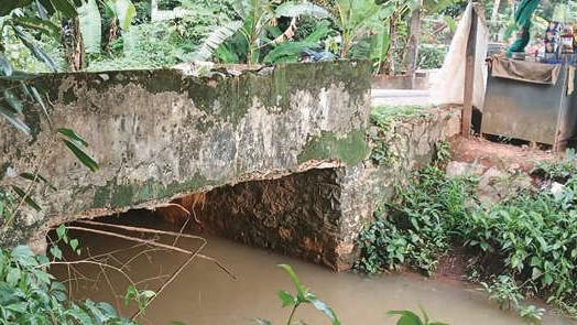 കൊയിലാണ്ടി പന്തലായനിയിൽ കനാൽപ്പാലം തകർച്ച ഭീഷണിയിൽ; നാട്ടുകാർ ആശങ്കയിൽ