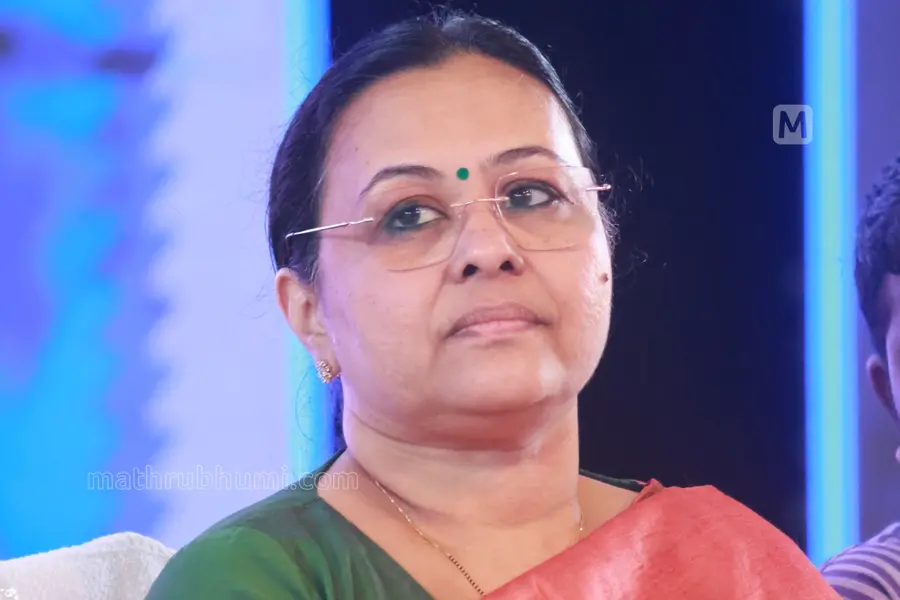 മത്സരിക്കാൻ താത്പര്യമില്ലെന്ന് പറഞ്ഞിരുന്നു, മനഃപൂർവം തോൽപ്പിക്കാൻനോക്കി; പൊട്ടിത്തെറിച്ച് വീണ ജോർജ്