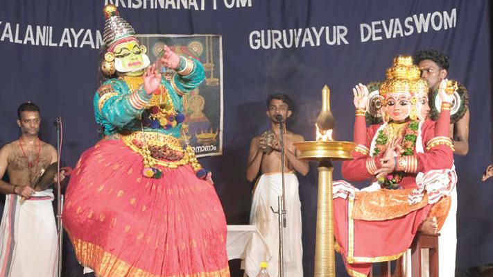 പന്തലായനി അഘോര ശിവക്ഷേത്രത്തിൽ കൃഷ്ണനാട്ടം അരങ്ങേറി: ചരിത്രമുഹൂർത്തത്തിന് സാക്ഷിയായി ഭക്തർ