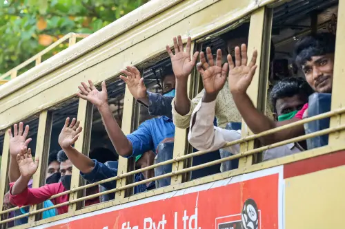 തിരഞ്ഞെടുപ്പ് കഴിഞ്ഞിട്ടും തിരിച്ചെത്താൻ മടിച്ച് അതിഥിത്തൊഴിലാളികൾ; നിർമാണമേഖലയിൽ മാന്ദ്യം