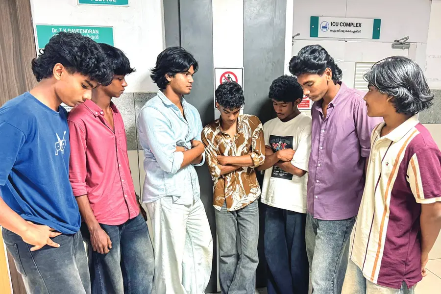 പരീക്ഷാഫലം അറിയാതെ റിഹാൻ ICU-വിൽ; ആഘോഷങ്ങൾ ഒഴിവാക്കി പ്രാർഥനയോടെ കൂട്ടുകാർ പുറത്ത്