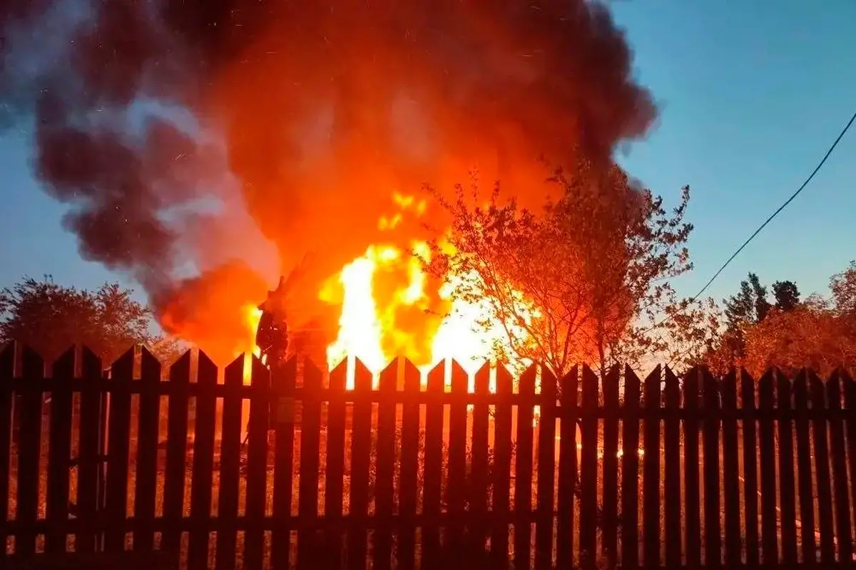 This photo released by Moscow Region Governor Andrei Vorobyev's official telegram channel shows a house on fire after a Ukrainian attack in Khimki, just outside Moscow, Russia | Photo: AP